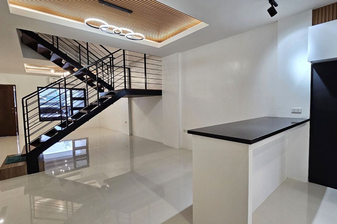 4 Bedroom Townhouse for Sale in Almanza Uno, Las Piñas, Metro Manila – photo 8