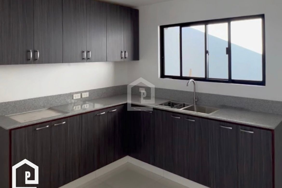 4 Bedroom Townhouse for Sale in Amsic, Angeles, Pampanga – photo 2