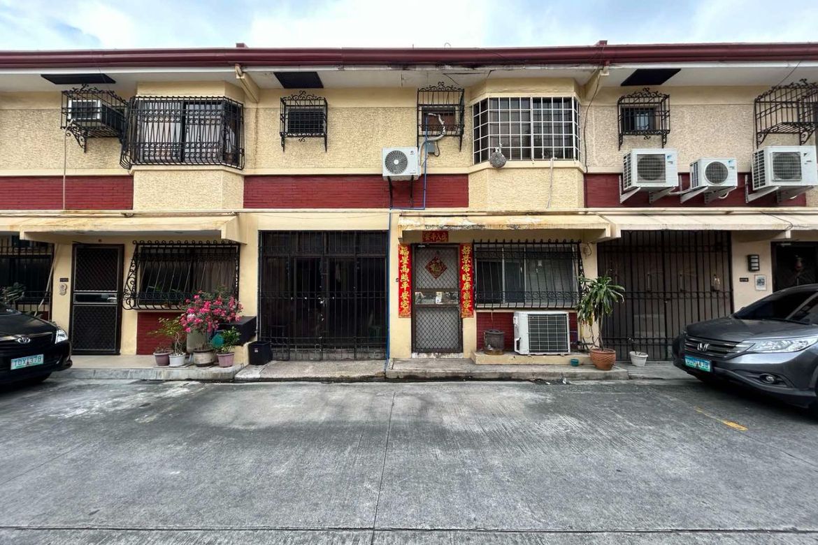 4 Bedroom Townhouse for Sale in Barangay 76, Pasay, Metro Manila near LRT-1 EDSA