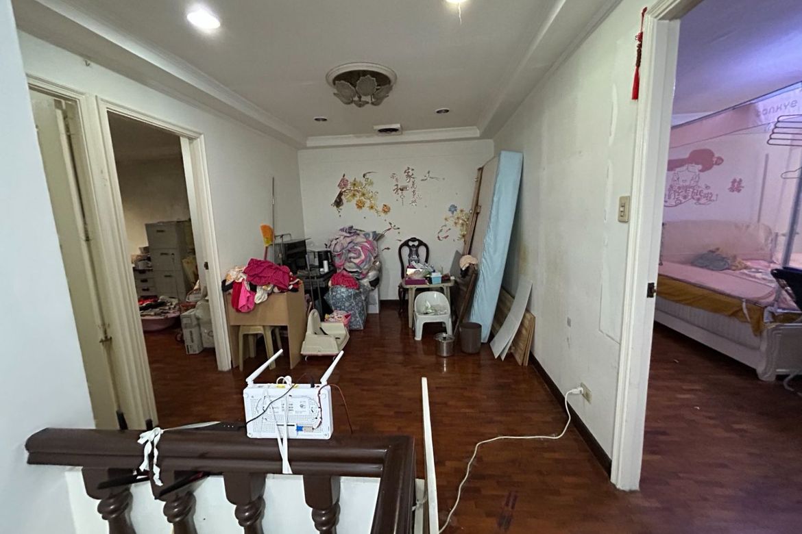 4 Bedroom Townhouse for Sale in Barangay 76, Pasay, Metro Manila near LRT-1 EDSA – photo 5