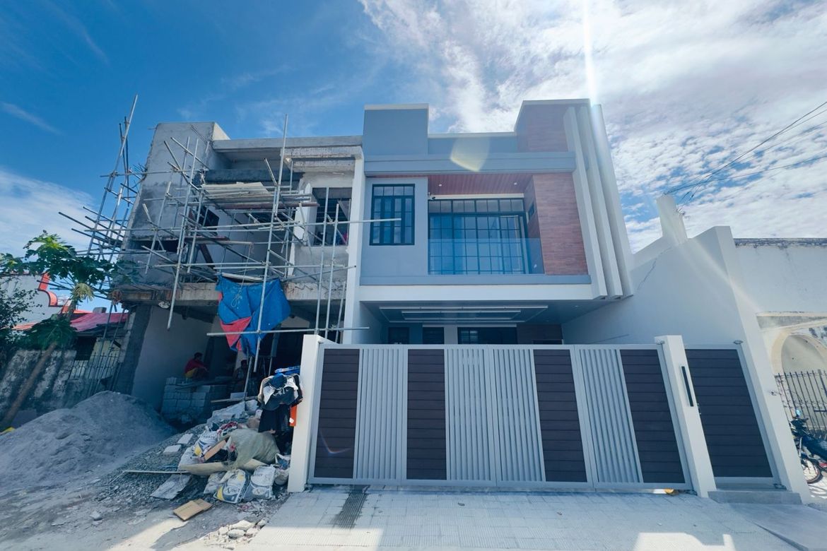 4 Bedroom Townhouse for Sale in BF Resort Village, Talon Dos, Las Piñas, Metro Manila