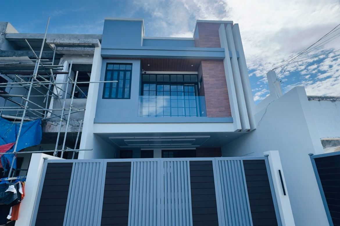 4 Bedroom Townhouse for Sale in BF Resort Village, Talon Dos, Las Piñas, Metro Manila – photo 2