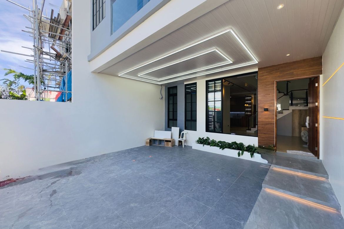 4 Bedroom Townhouse for Sale in BF Resort Village, Talon Dos, Las Piñas, Metro Manila – photo 5