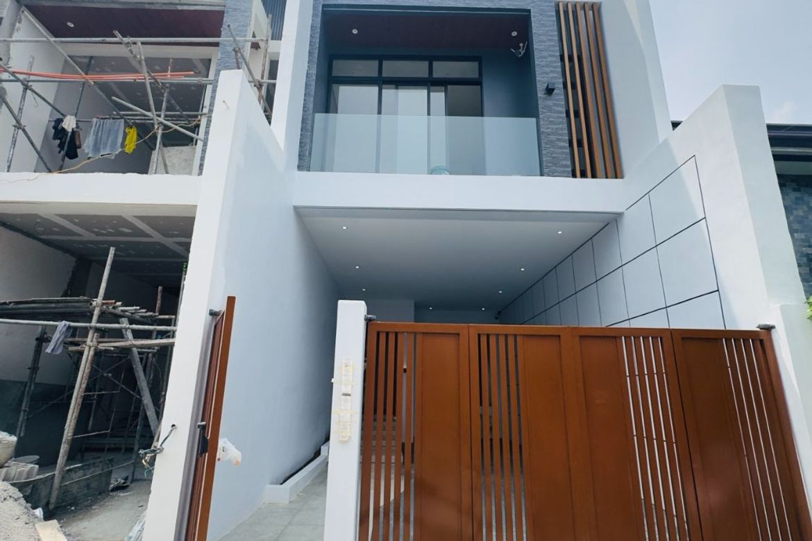 4 Bedroom Townhouse for Sale in BF Resort Village, Talon Dos, Las Piñas, Metro Manila