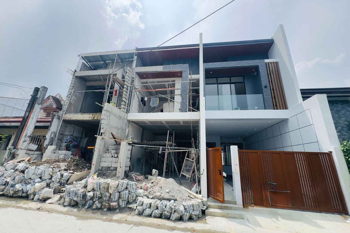 4 Bedroom Townhouse for Sale in BF Resort Village, Talon Dos, Las Piñas, Metro Manila – photo 2