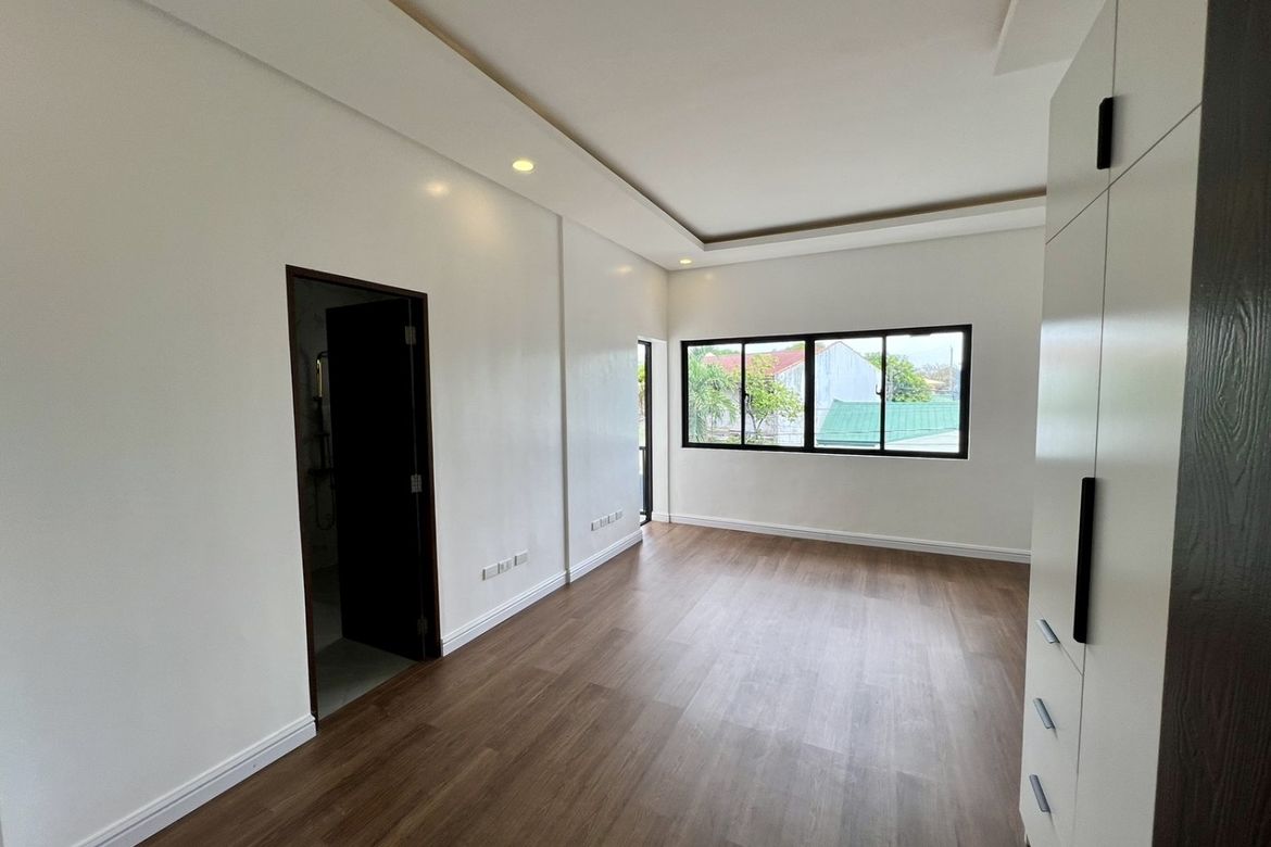 4 Bedroom Townhouse for Sale in BF Resort Village, Talon Dos, Las Piñas, Metro Manila – photo 2