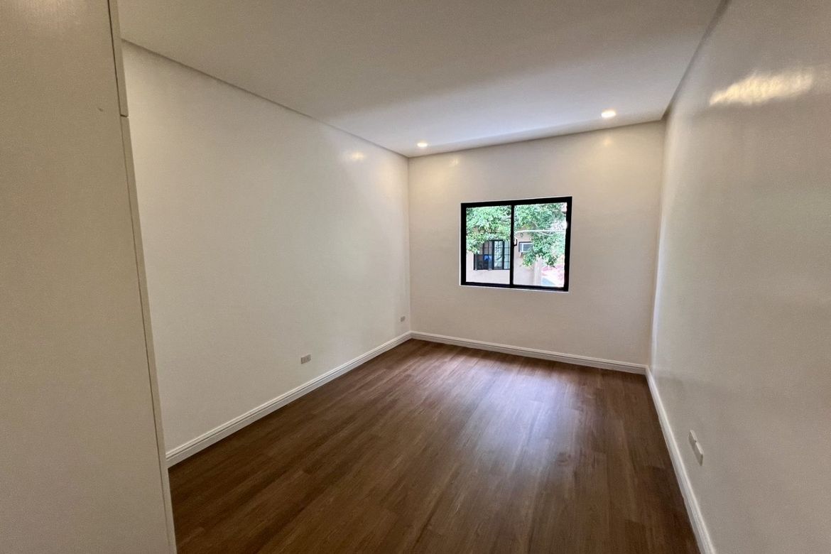 4 Bedroom Townhouse for Sale in BF Resort Village, Talon Dos, Las Piñas, Metro Manila – photo 3