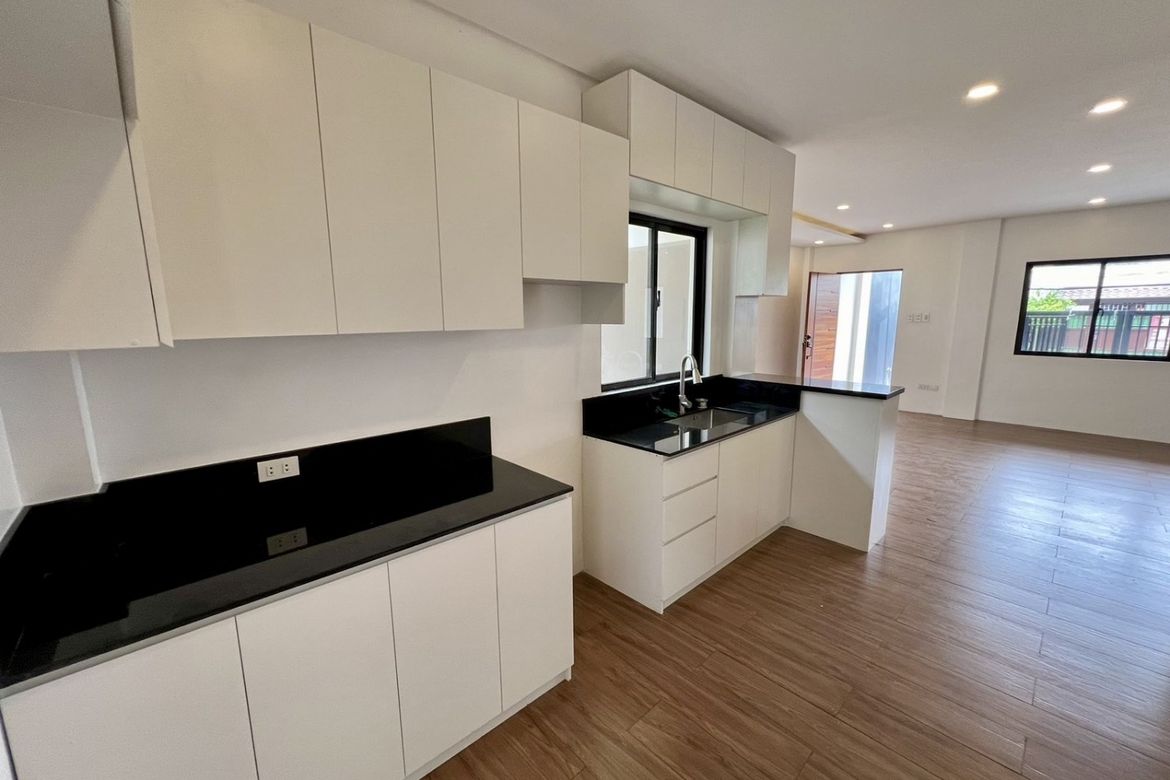 4 Bedroom Townhouse for Sale in BF Resort Village, Talon Dos, Las Piñas, Metro Manila – photo 6