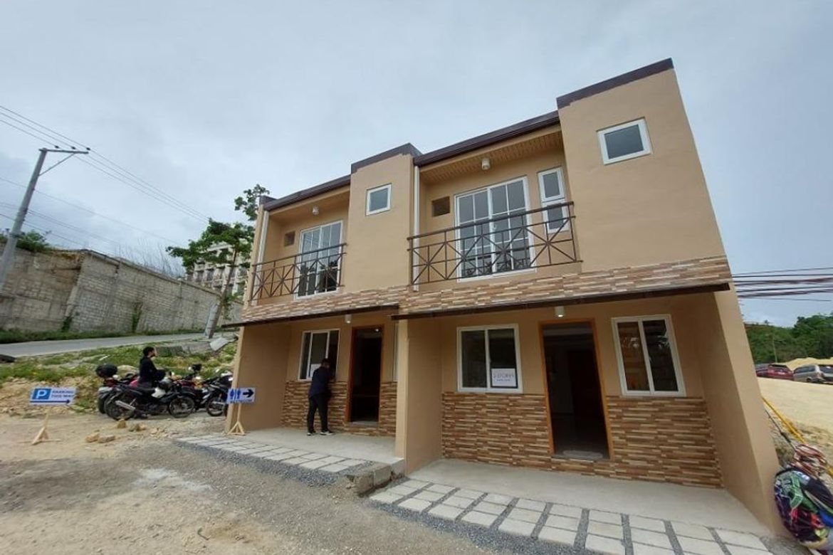 4 Bedroom Townhouse for Sale in Cabangahan, Consolacion, Cebu