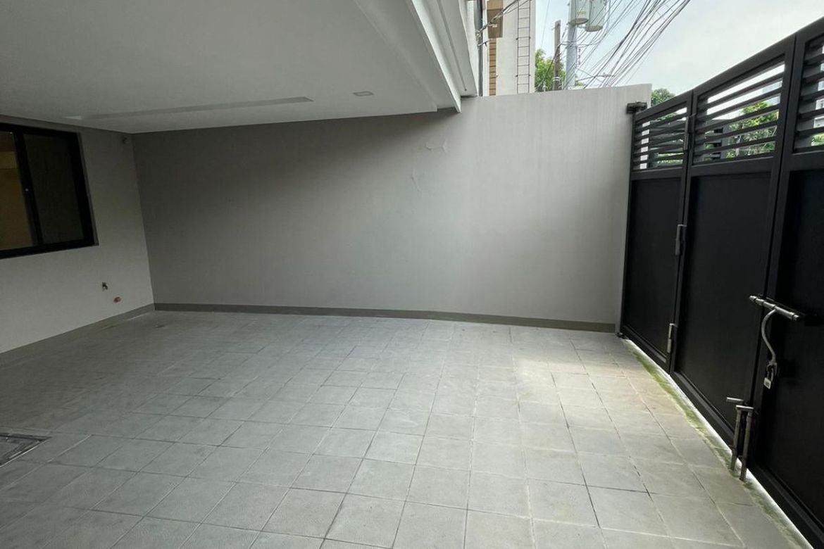 4 Bedroom Townhouse for Sale in Cometa, Quezon, Quezon – photo 2