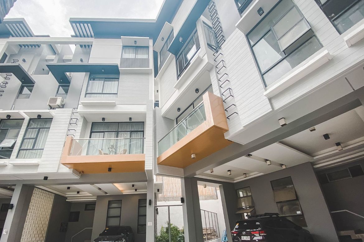 4 Bedroom Townhouse for Sale in Corazon de Jesus, San Juan, Metro Manila near LRT-2 J. Ruiz