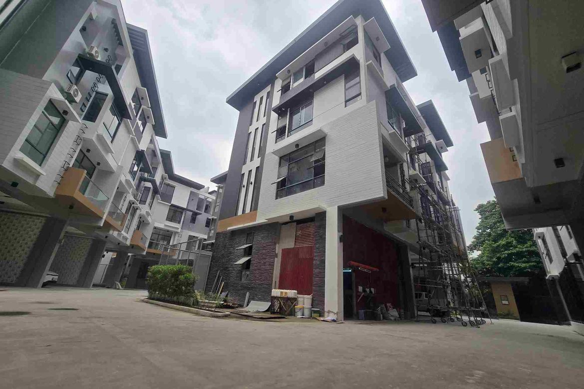 4 Bedroom Townhouse for Sale in Corazon de Jesus, San Juan, Metro Manila near LRT-2 J. Ruiz – photo 2
