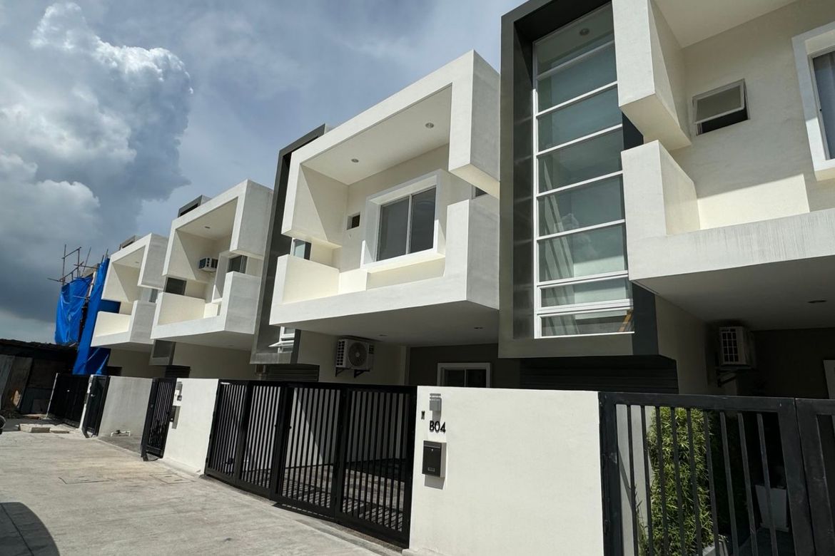 4 Bedroom Townhouse for Sale in Guadalupe, Cebu City, Cebu