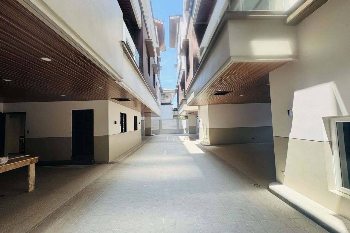 4 Bedroom Townhouse for Sale in Horseshoe, Quezon City, Metro Manila near LRT-2 Betty Go-Belmonte