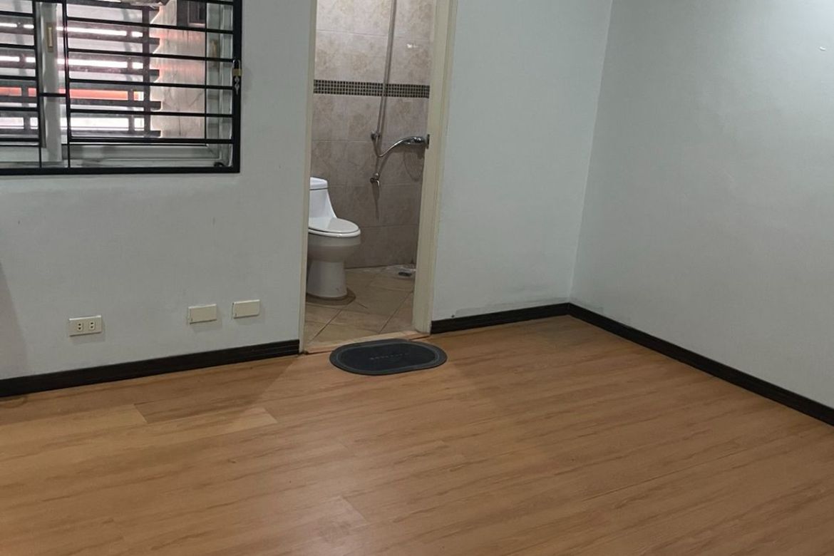 4 Bedroom Townhouse for Sale in Kamuning, Quezon City, Metro Manila near MRT-3 Kamuning