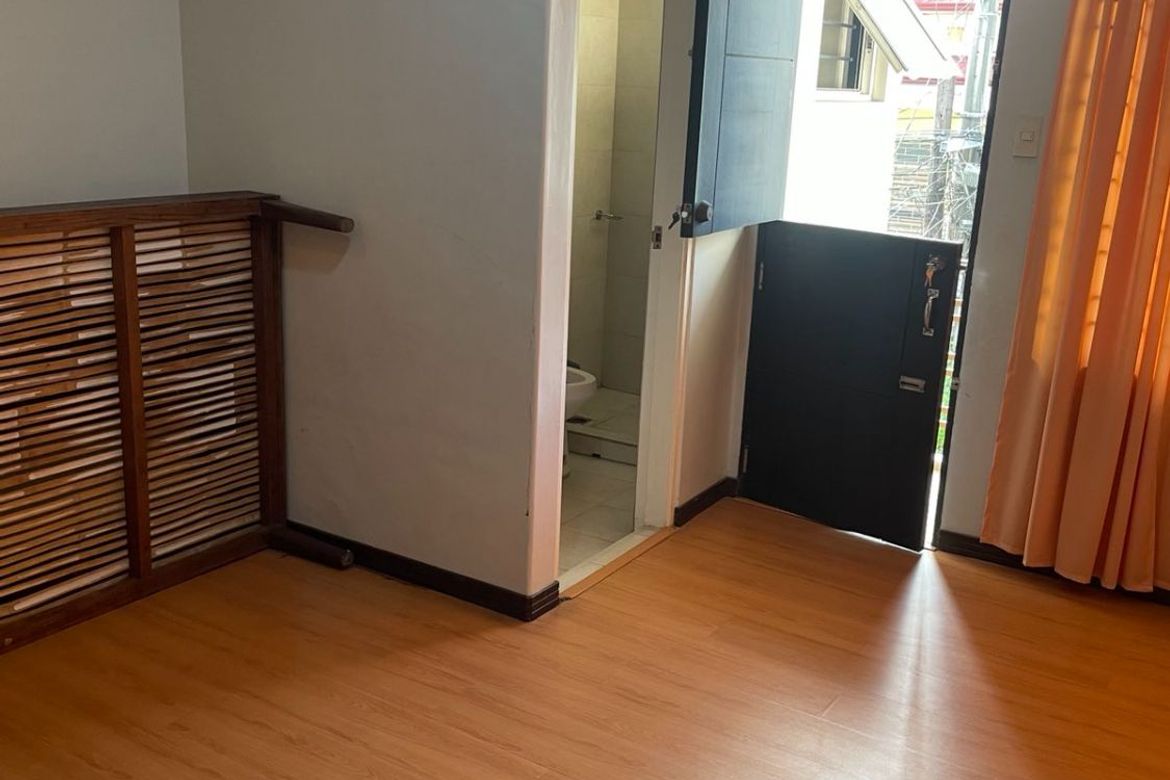 4 Bedroom Townhouse for Sale in Kamuning, Quezon City, Metro Manila near MRT-3 Kamuning – photo 2