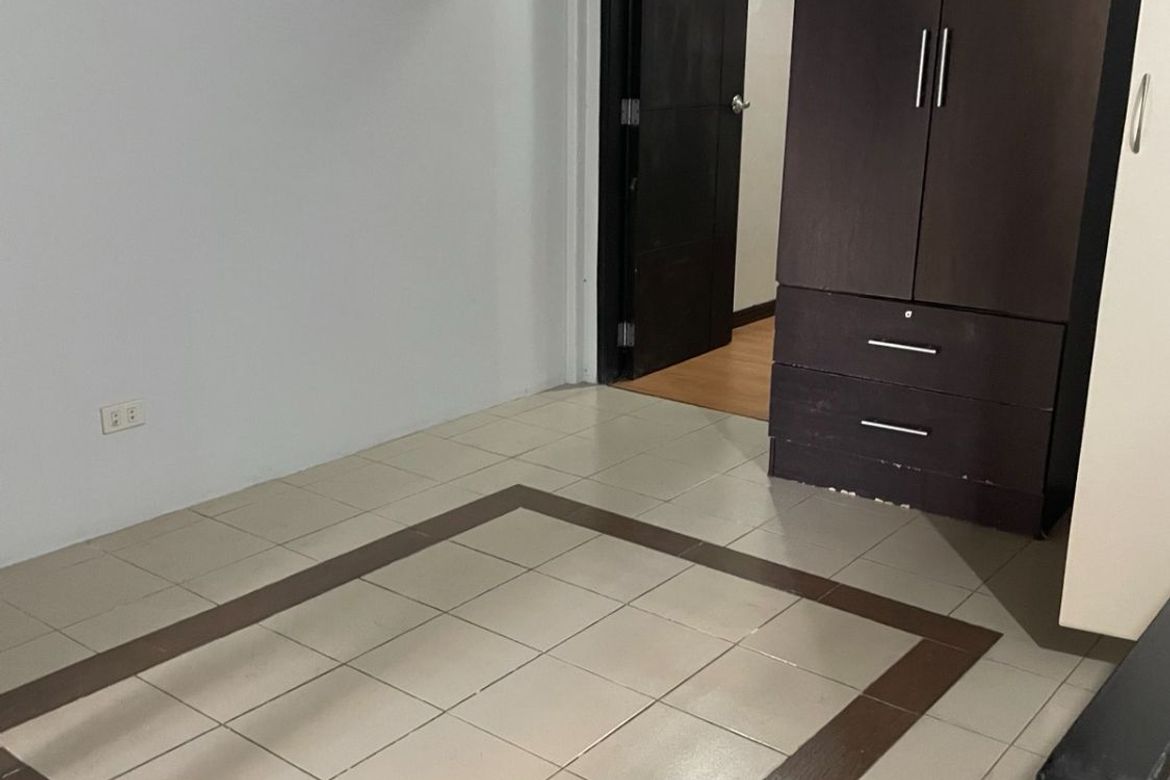 4 Bedroom Townhouse for Sale in Kamuning, Quezon City, Metro Manila near MRT-3 Kamuning – photo 3