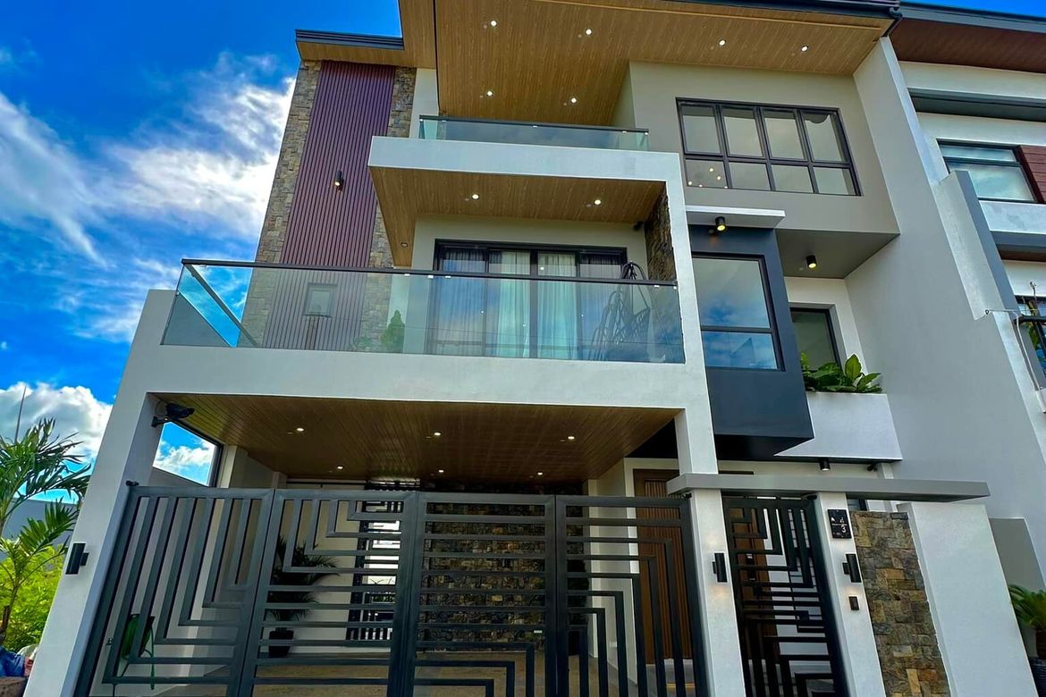 4 Bedroom Townhouse for Sale in Kapasigan, Pasig, Metro Manila