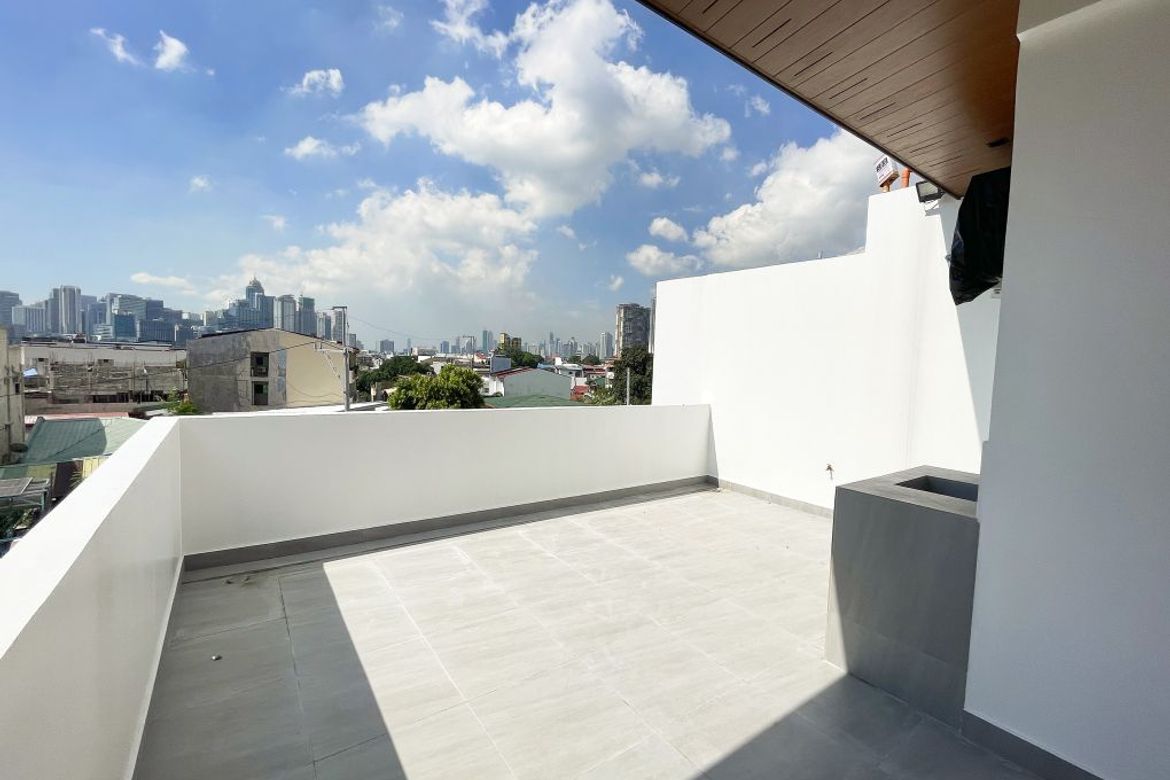 4 Bedroom Townhouse for Sale in Kapitolyo, Pasig, Metro Manila – photo 2