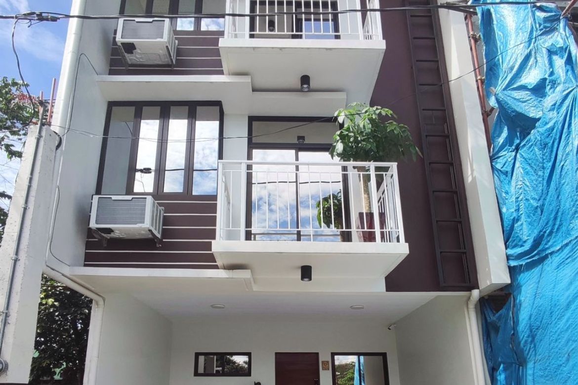 4 Bedroom Townhouse for Sale in Karuhatan, Valenzuela, Metro Manila