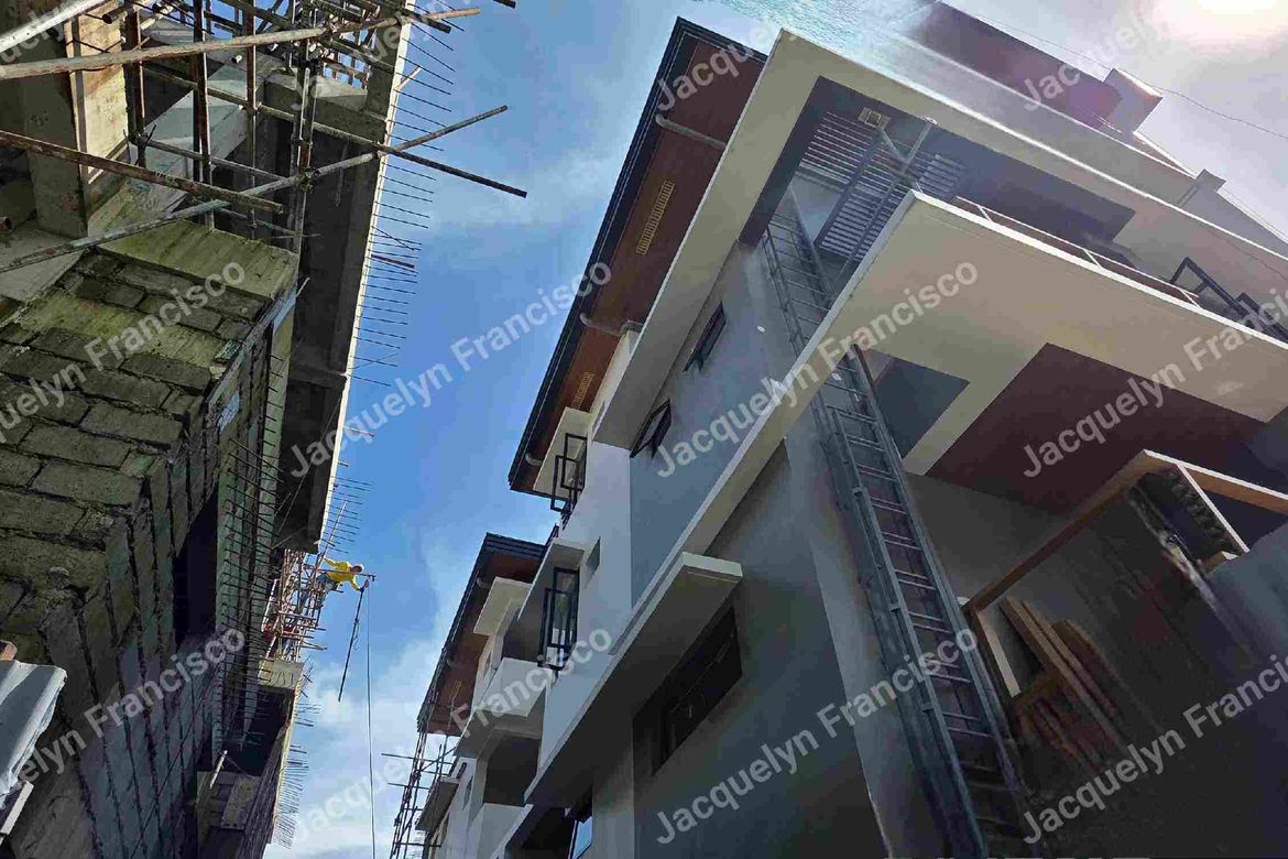 4 Bedroom Townhouse for Sale in Laging Handa, Quezon City, Metro Manila near MRT-3 Kamuning