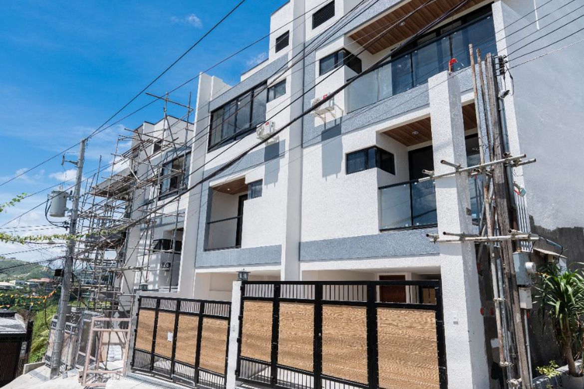 4 Bedroom Townhouse for Sale in Lahug, Cebu City, Cebu