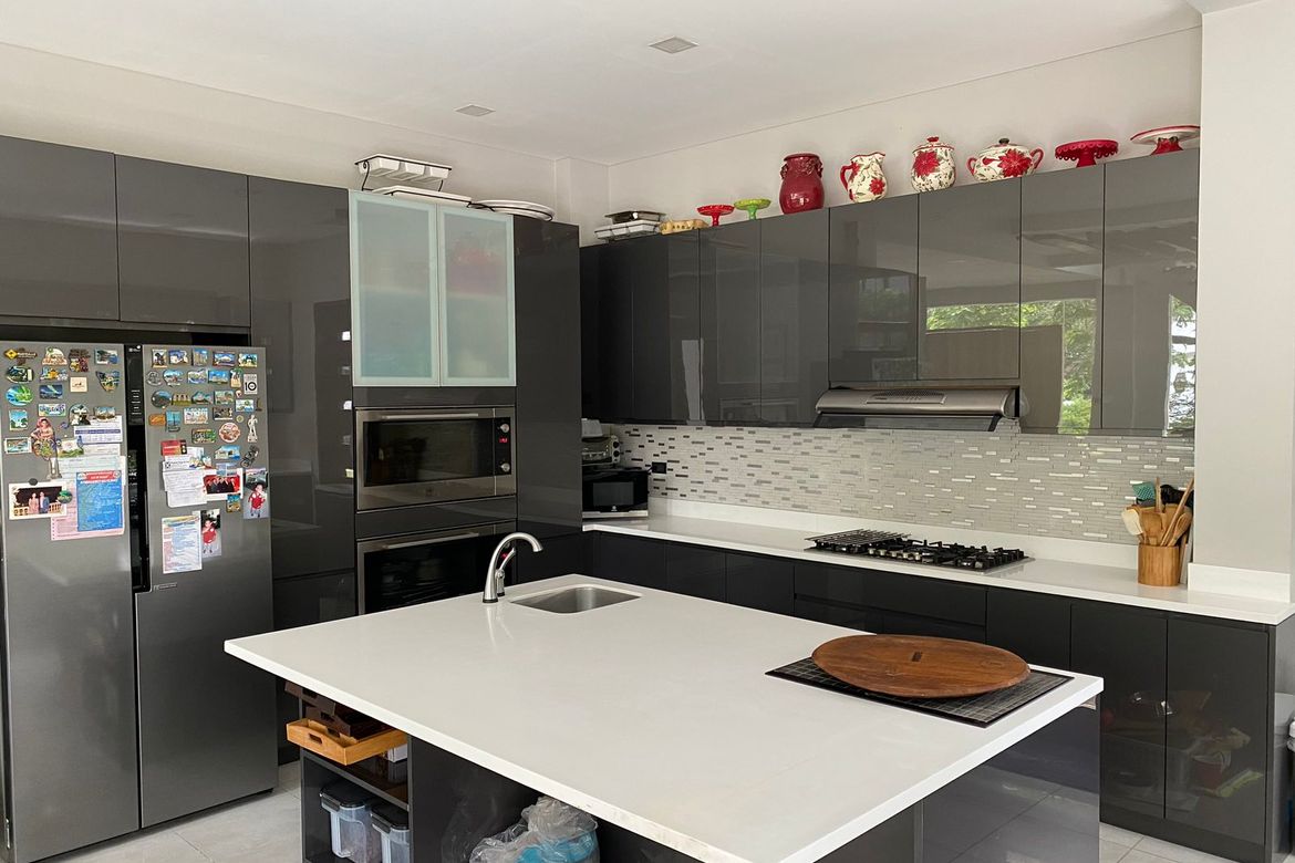 4 Bedroom Townhouse for Sale in Magallanes, Makati City near MRT-3 Magallanes – photo 5