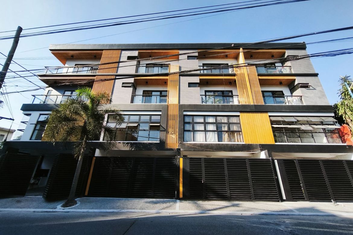 4 Bedroom Townhouse for Sale in Malamig, Mandaluyong, Metro Manila near MRT-3 Boni
