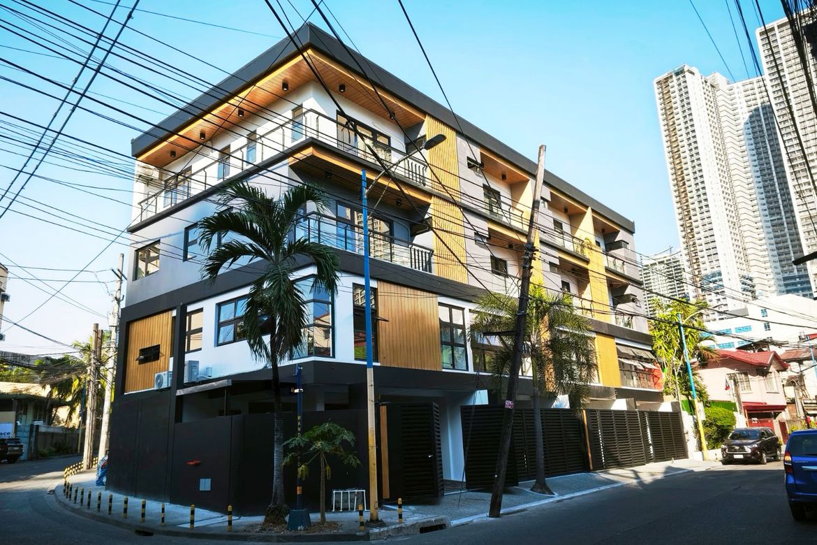 4 Bedroom Townhouse for Sale in Malamig, Mandaluyong, Metro Manila near MRT-3 Boni – photo 2