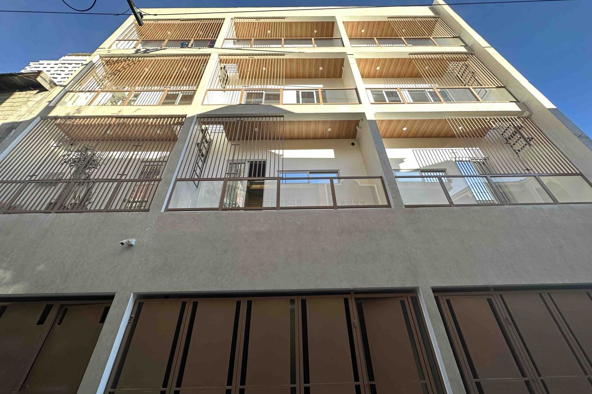 4 Bedroom Townhouse for Sale in Malate, Manila, Metro Manila near LRT-1 Vito Cruz
