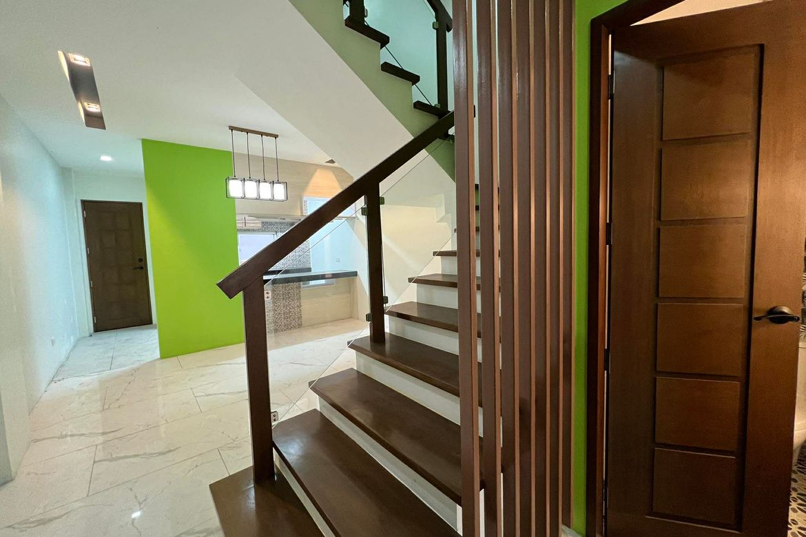 4 Bedroom Townhouse for Sale in Manila, Metro Manila near LRT-2 Legarda – photo 2
