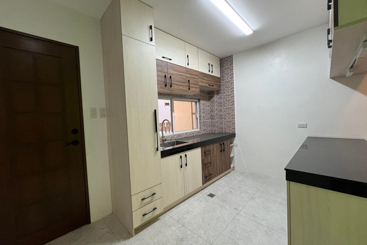 4 Bedroom Townhouse for Sale in Manila, Metro Manila near LRT-2 Legarda – photo 6