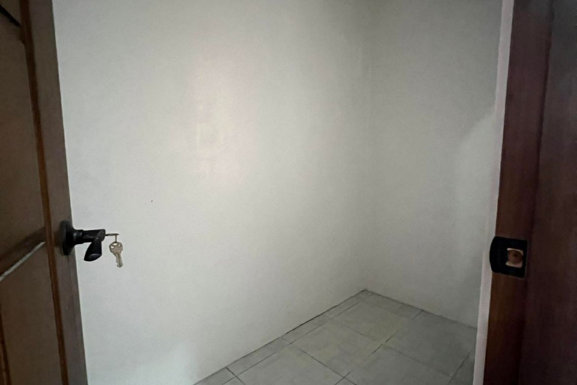 4 Bedroom Townhouse for Sale in Manila, Metro Manila near LRT-2 Legarda – photo 8