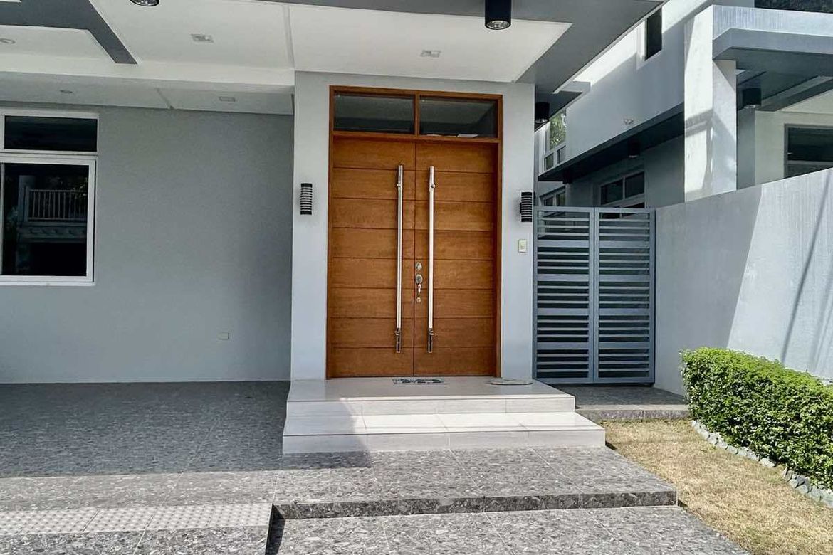 4 Bedroom Townhouse for Sale in Merville, Parañaque, Metro Manila – photo 2