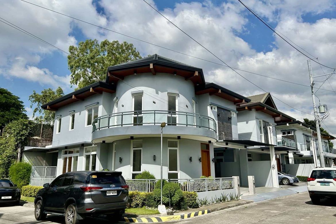 4 Bedroom Townhouse for Sale in Merville, Parañaque, Metro Manila