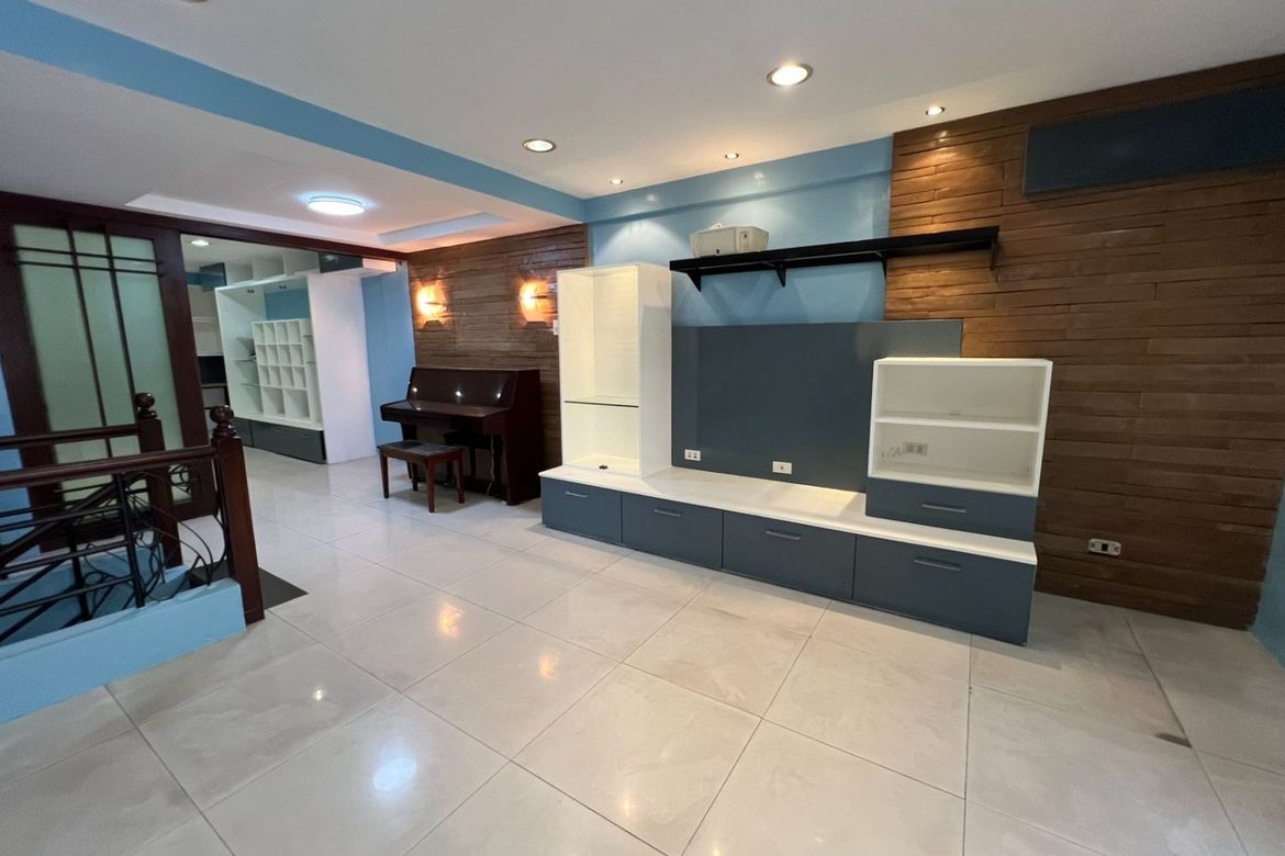 4 Bedroom Townhouse for Sale in Pasadeña, San Juan, Metro Manila near LRT-2 Gilmore