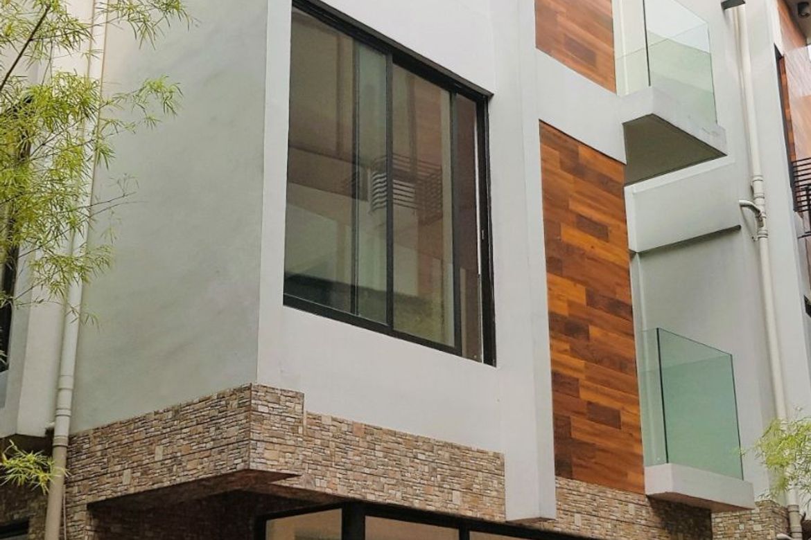 4 Bedroom Townhouse for Sale in Pasadeña, San Juan, Metro Manila near LRT-2 Gilmore
