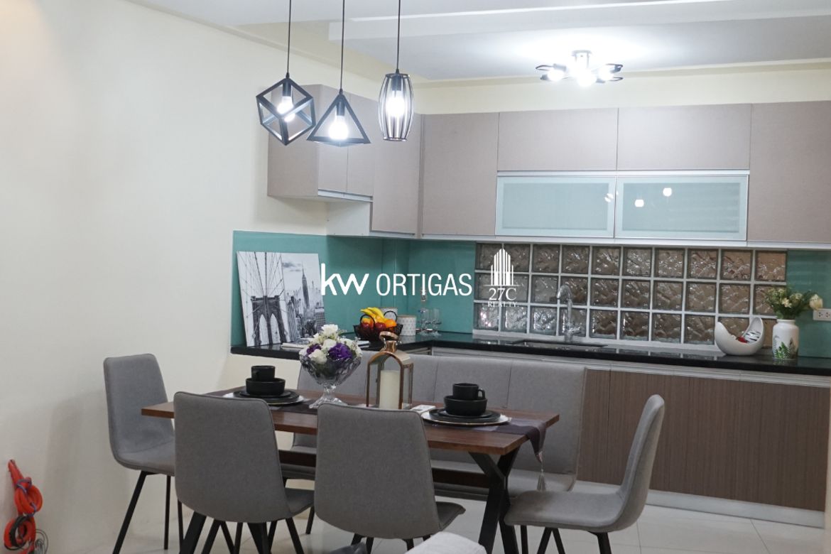 4 Bedroom Townhouse for Sale in Pasadeña, San Juan, Metro Manila near LRT-2 Gilmore – photo 2