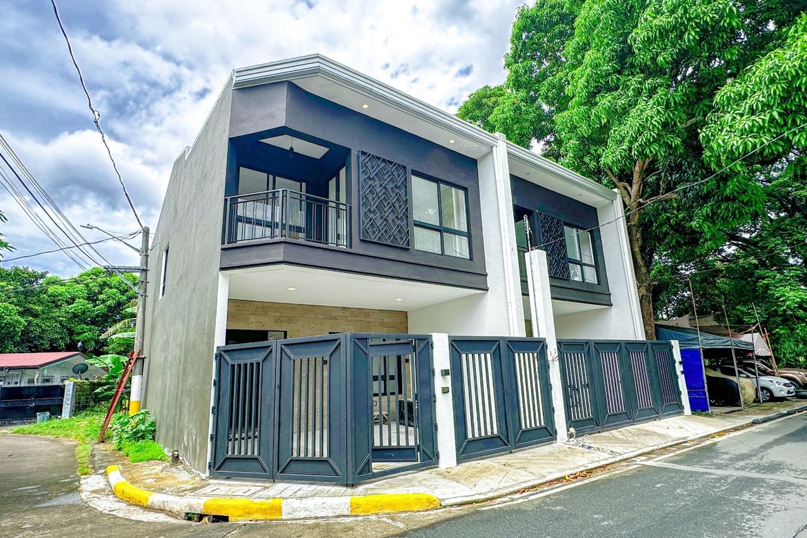 4 Bedroom Townhouse for Sale in Pilar, Las Piñas, Metro Manila