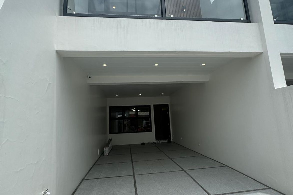 4 Bedroom Townhouse for Sale in Pilar, Las Piñas, Metro Manila – photo 3