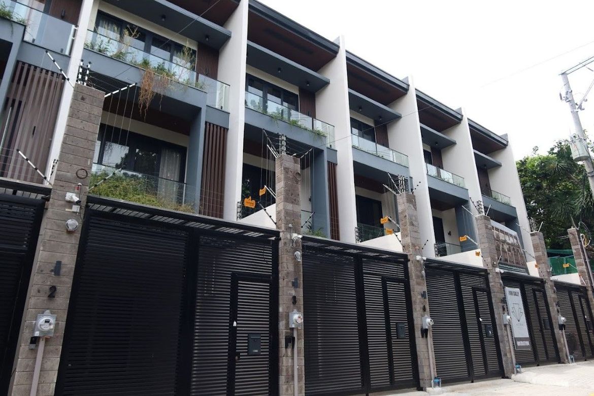 4 Bedroom Townhouse for Sale in Plainview, Mandaluyong, Metro Manila near MRT-3 Boni