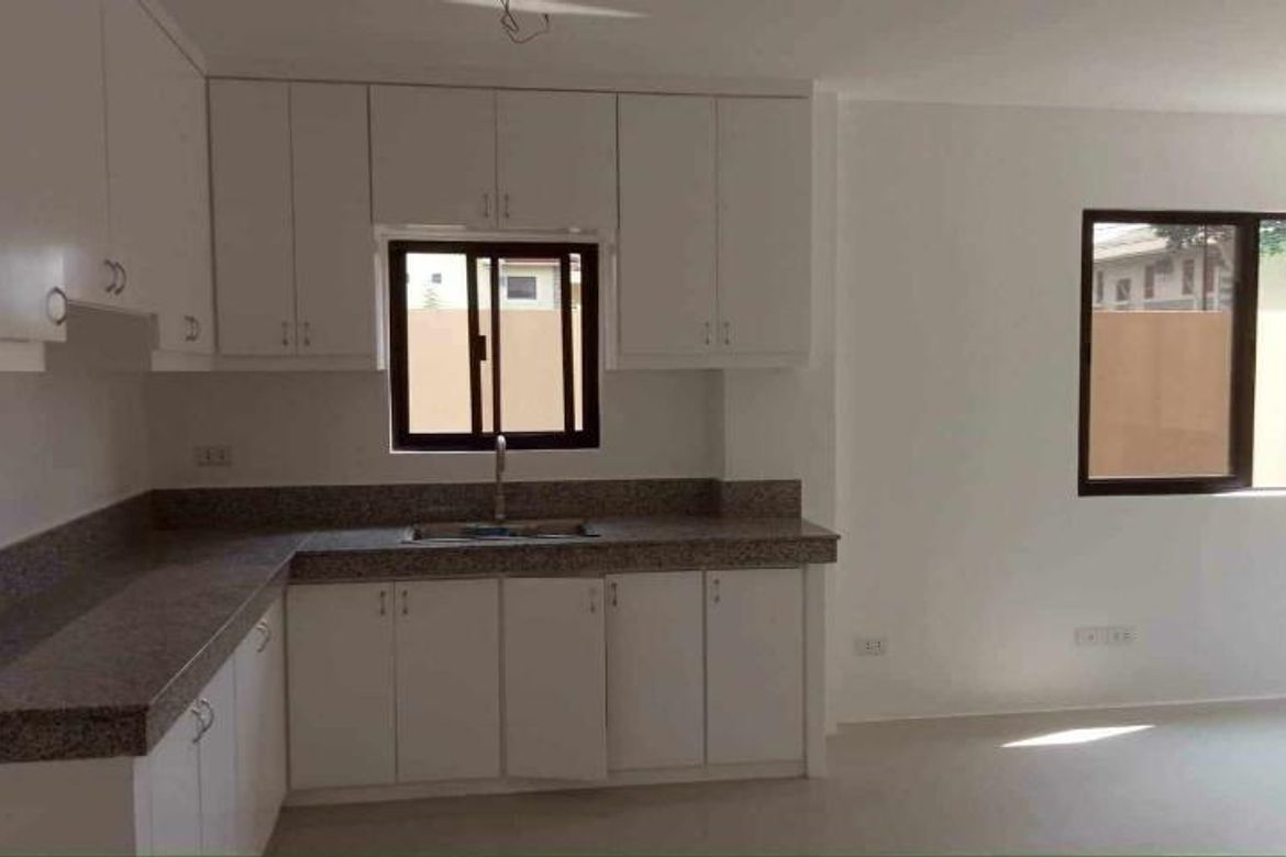 4 Bedroom Townhouse for Sale in Poblacion, Muntinlupa, Metro Manila – photo 3