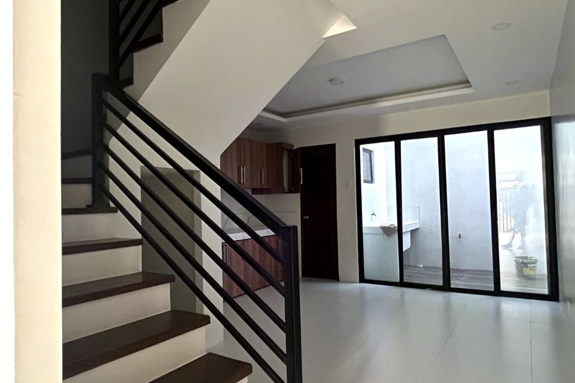 4 Bedroom Townhouse for Sale in Poblacion, Muntinlupa, Metro Manila – photo 4