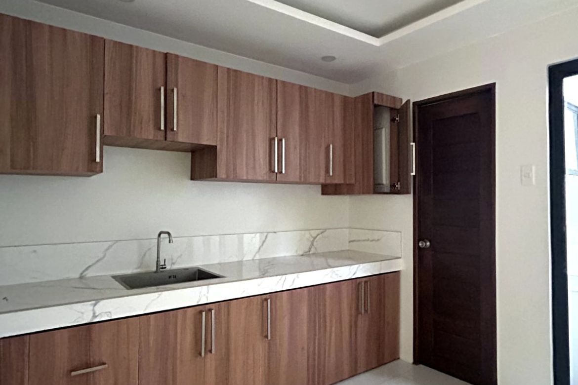 4 Bedroom Townhouse for Sale in Poblacion, Muntinlupa, Metro Manila – photo 8