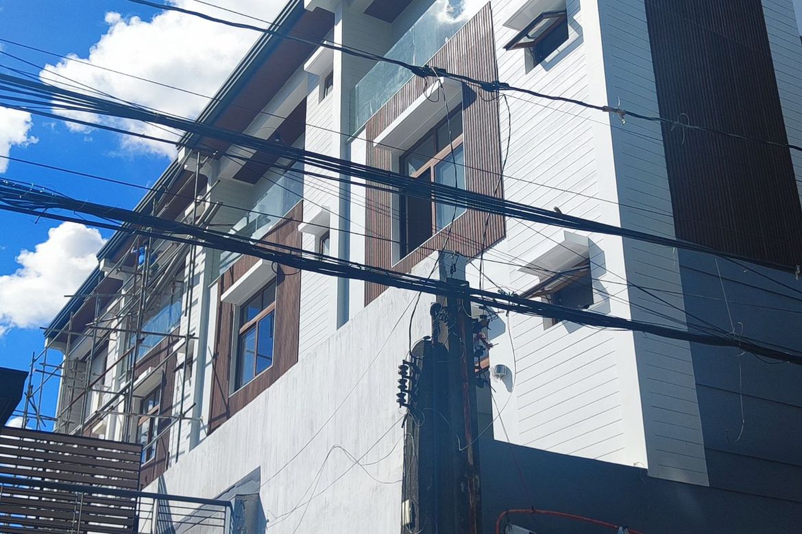4 Bedroom Townhouse for Sale in Poblacion, San Antonio, Quezon