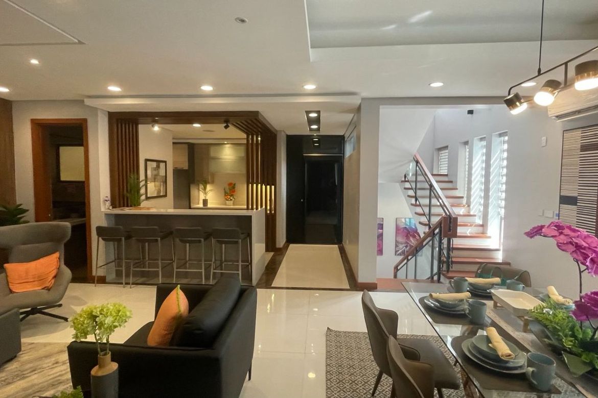 4 Bedroom Townhouse for Sale in Quiapo, Manila, Metro Manila near LRT-1 Carriedo – photo 2