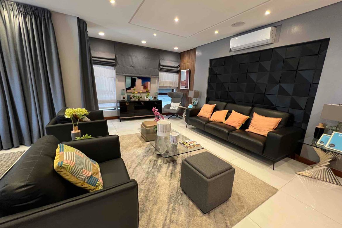4 Bedroom Townhouse for Sale in Quiapo, Manila, Metro Manila near LRT-2 Legarda