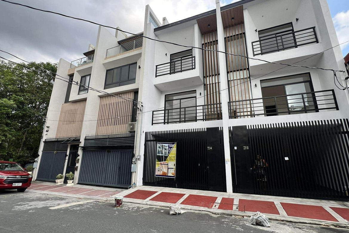 4 Bedroom Townhouse for Sale in Quirino 2-A, Quezon City, Metro Manila near LRT-2 Anonas