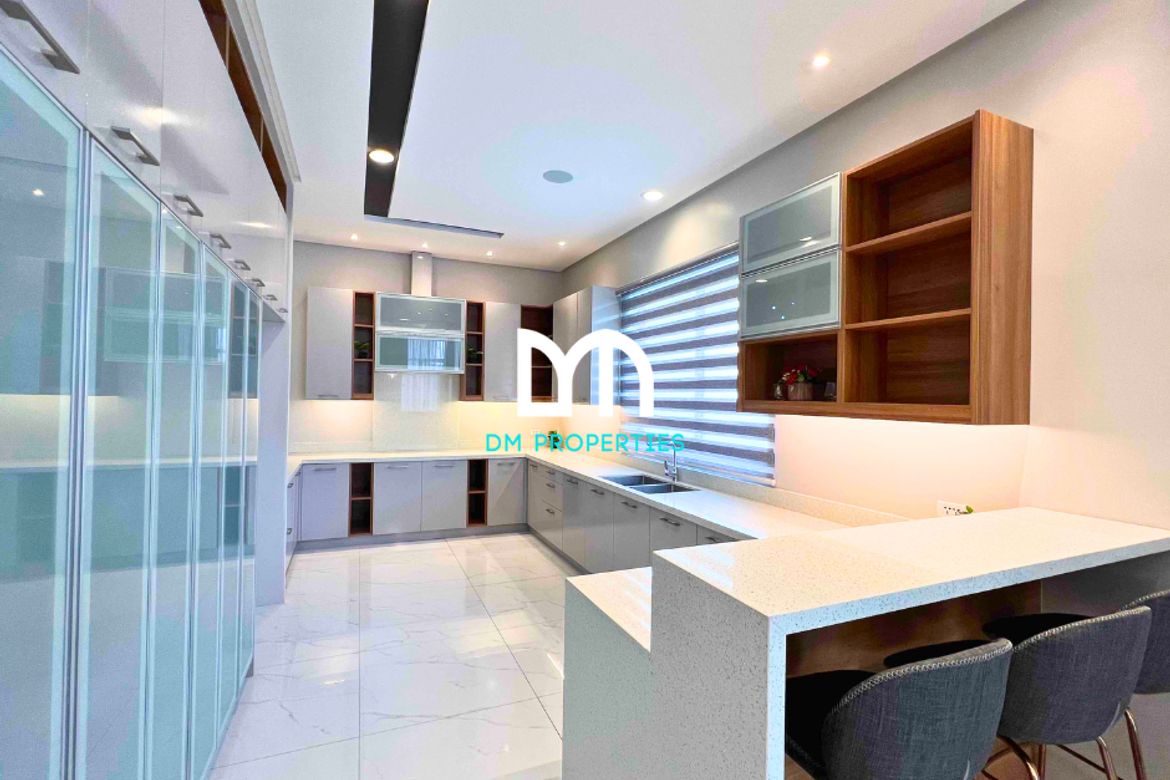 4 Bedroom Townhouse for Sale in Sacred Heart, Quezon City, Metro Manila near MRT-3 Kamuning – photo 5