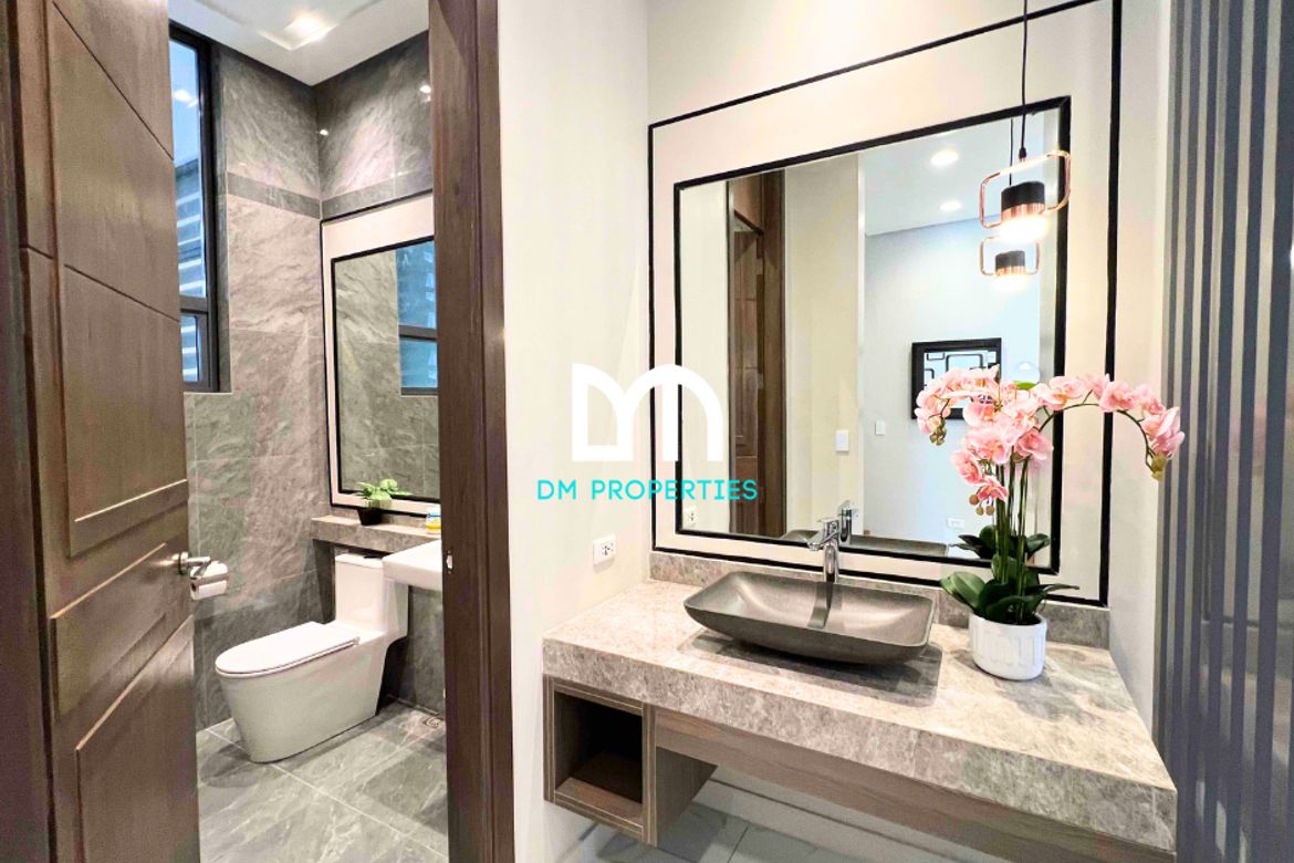4 Bedroom Townhouse for Sale in Sacred Heart, Quezon City, Metro Manila near MRT-3 Kamuning – photo 6